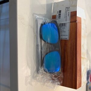 Maui Jim unisex sunglasses new in box never worn